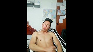 jovencito elegante se masturba - elegant twink masturbates