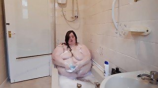 Ssbbw bath time fun and belly jiggle