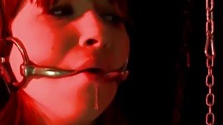 Latex domina erotically torments submissive chick with toys