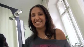 Sugar Samante gives a classy blowjob