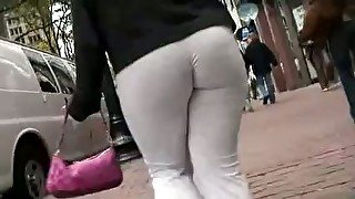 This gorgeously sexy chick with big jiggly ass makes me thirsty