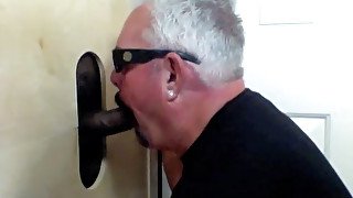 Black Guy Gives Gloryhole Cum Facial - GloryholeHookups