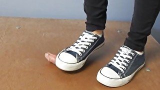 Converse cockcrush and shoejob with cumshot