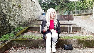 Themidnightminx chilling on a bench