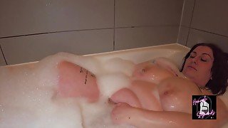 Sexy Bath Time with Hannah