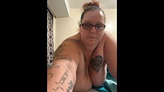 BIG BELLY BBW PLAY WITH TOYS MOANING