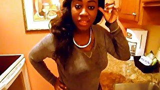 Ebony amateur gives a nice blowjob in homemade closeup video