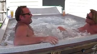 Bear fucks his wife in Hot-tub