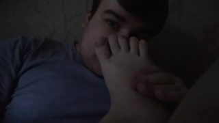 Артем сам себе лижет ноги self suck autofellatio self footjob