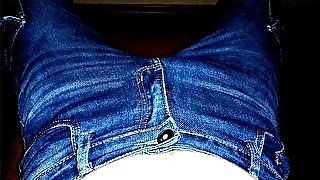 Last cum onto my outweared stretchy blue jeans before throwing it out ♻🍆💧