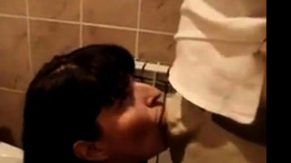 Girl swallow cum in the restaurant toilet.