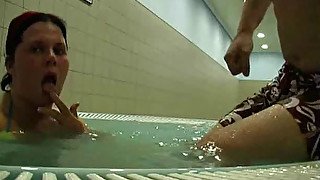 German BBW - Blowjob im Whirlpool