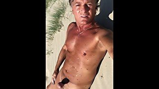 UltimateSlut EXTREME PUBLIC ORGASM CUMSHOT live on the nude beach