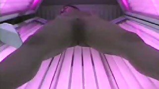 Hot video from solarium - curvy girl takes sunbath all naked