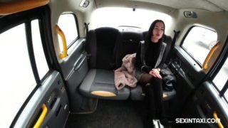 Girl fucks in a taxi without restraint