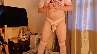 Femboy milks himself, uses dildo in thigh highs