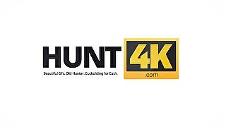 HUNT4K. Küken stimmt für Sex für Geld auch vor Freund