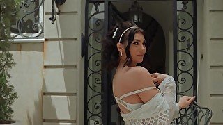 Aria Taylor takes a break and undresses before orgasming