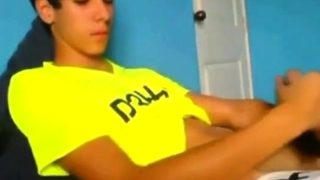 Latino Twink Shows Off When Jerking