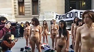 LAS CHICAS ARGENTINA SE DESNUDAN EN PUBLICO!!!