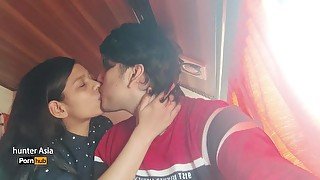 Stranger Traveller Girl Seduces Me In the Bus & I finishes Fucking Her In My hotel Room