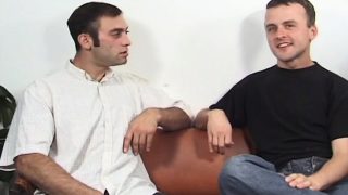 Horny gay dude uses his lips and hands to please his lover's big dick