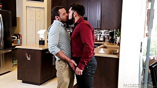 The kitchen is the best fuck place for a gay dude and Alessandro Del Toro