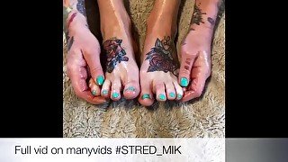 Hot MILF oils her tattooed feet