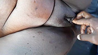 Jamaican bbw squirts in car