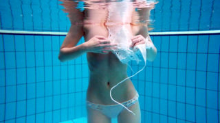 Blonde babe naked underwater Diana Zelenkina