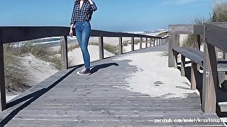 Quick blowjob on the beach