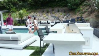 Bikini stepteen rammed