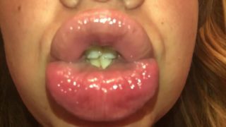 Juicy Lips in Slow Motion 