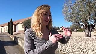 A couple of horny dudes are having a threesome with Elisa