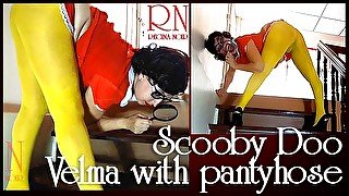 Velma looking for traces of a crime SCOOBY DOO Dirty Velma