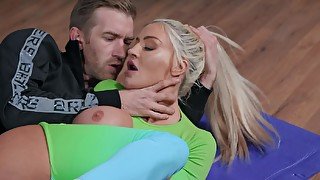 Sienna Day sucks thick cock and gets fucked to the balls