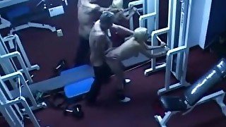 Hardcore action in the gym filmed by security cam!