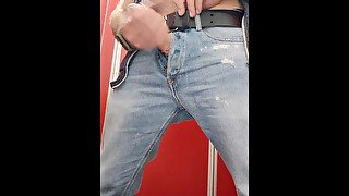 Fetish jeans diesel masturbazione pubblico wc cum