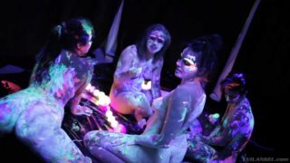 Hot lesbians play with fluorescent paint for the body