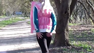 Crazy girlfriend fuck after a walk in the park