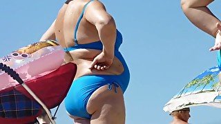 Russian Grannies with big asses in the beach! Amateur!