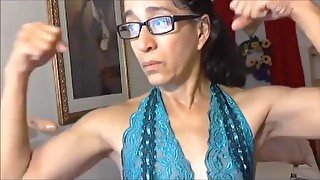 Latina granny flexex her calves and biceps