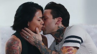 Tattooed MILF Dana Vespoli spreads legs to fuck