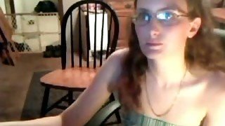 Nerdy webcam skank toys and fists her big fucked up twat