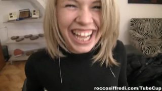 Fine-looking golden-haired whore gives a magic blowjob