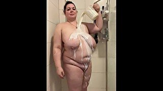 SloMo Milk Shower