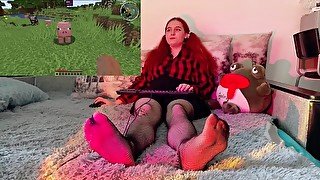 Gamer girl playing Minecraft fishnet tights feet - RexyWerb