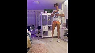 SOFTBOY se hace una PAJA en una camiseta del Bershka y pantalones de PRIMARK