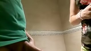 Bathroom Blowjob by Hot Blonde - taraa.xyz/2GdI