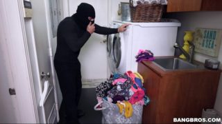 Kinky burglar drills stupid teenage babe in bed